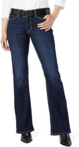 Exudes Rich-Mom Energy Jennifer Lawrence Jean