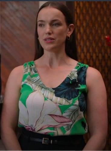 Mystery Island Play for Keeps Kezia Burrows Green Floral Top